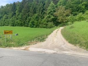 Obcina Mirna, Migolica, makadam bo zamenjal asfalt, foto S Velecic, O Mirna